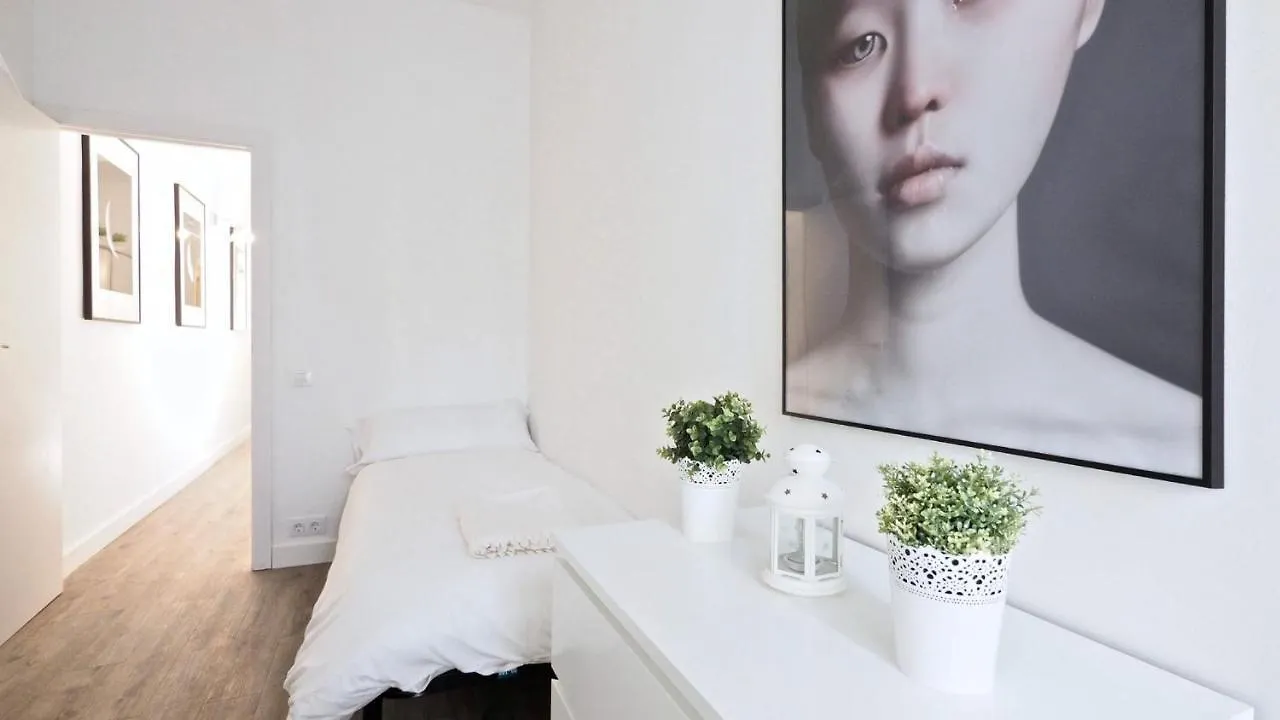 더 화이트 플라츠 산트 안토니 바르셀로나 스페인